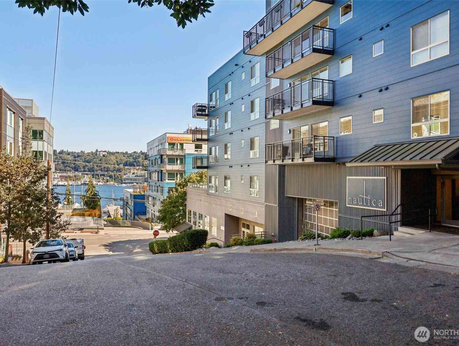 Condo For Sale - 1425 Dexter Avenue #611<br/> Seattle, WA 98109
