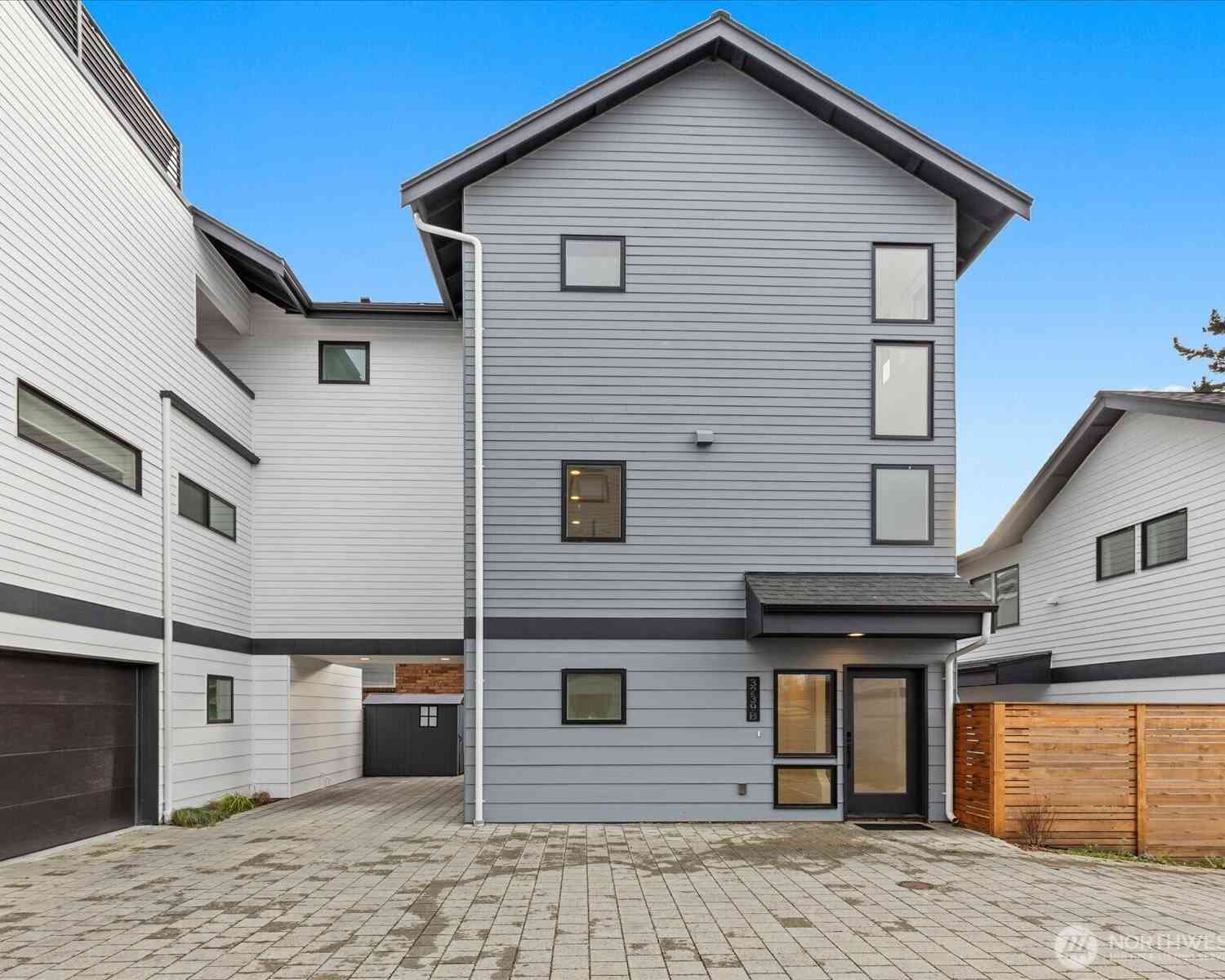 Condo For Sale - 3239 61st Avenue #UNIT B<br/> Seattle, WA 98116