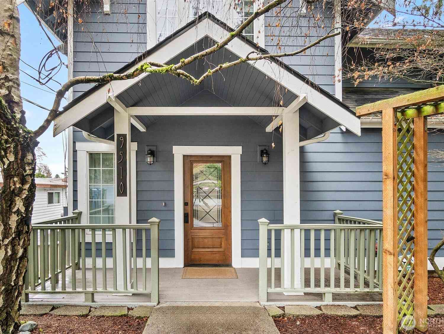 Condo For Sale - 9510 9th Avenue<br/> Seattle, WA 98117