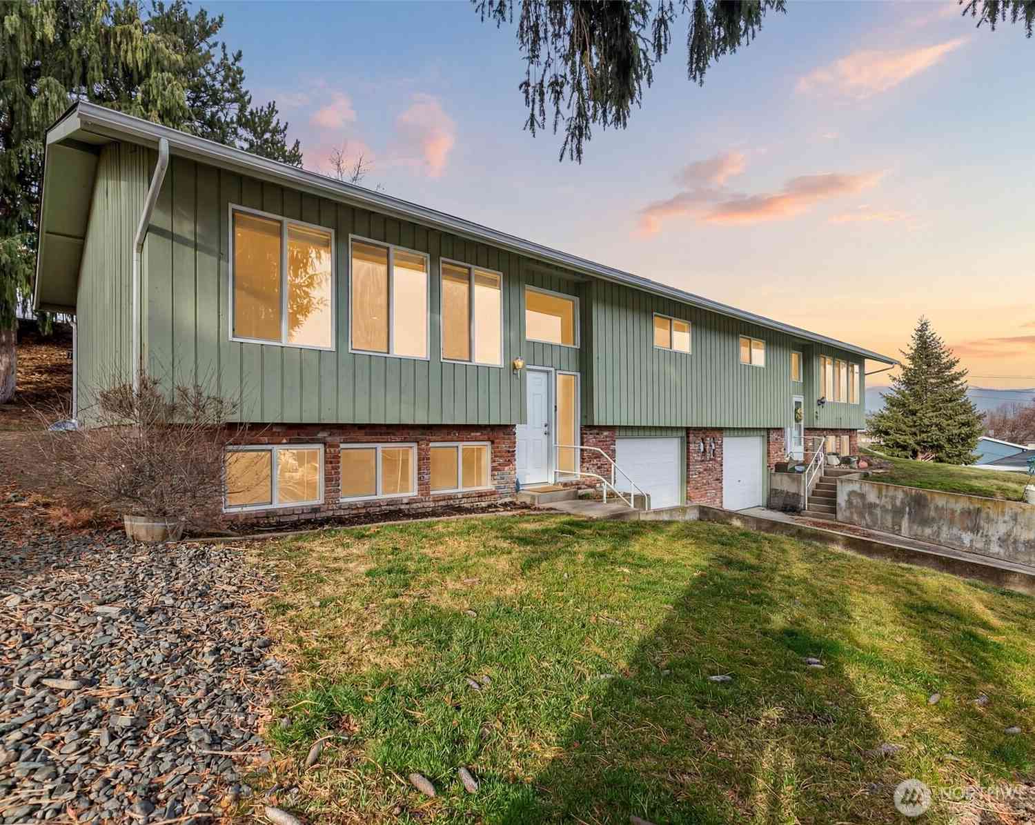 Condo For Sale - 1100 Vista Place #B<br/> Wenatchee, WA 98801