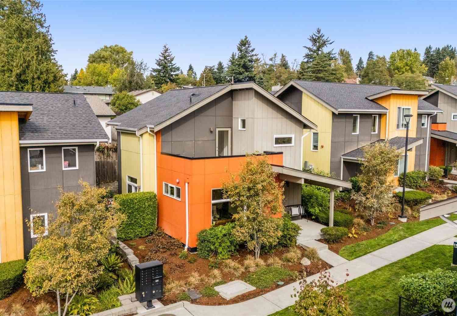 Condo For Sale - 6012 S 127th Lane<br/> Seattle, WA 98178