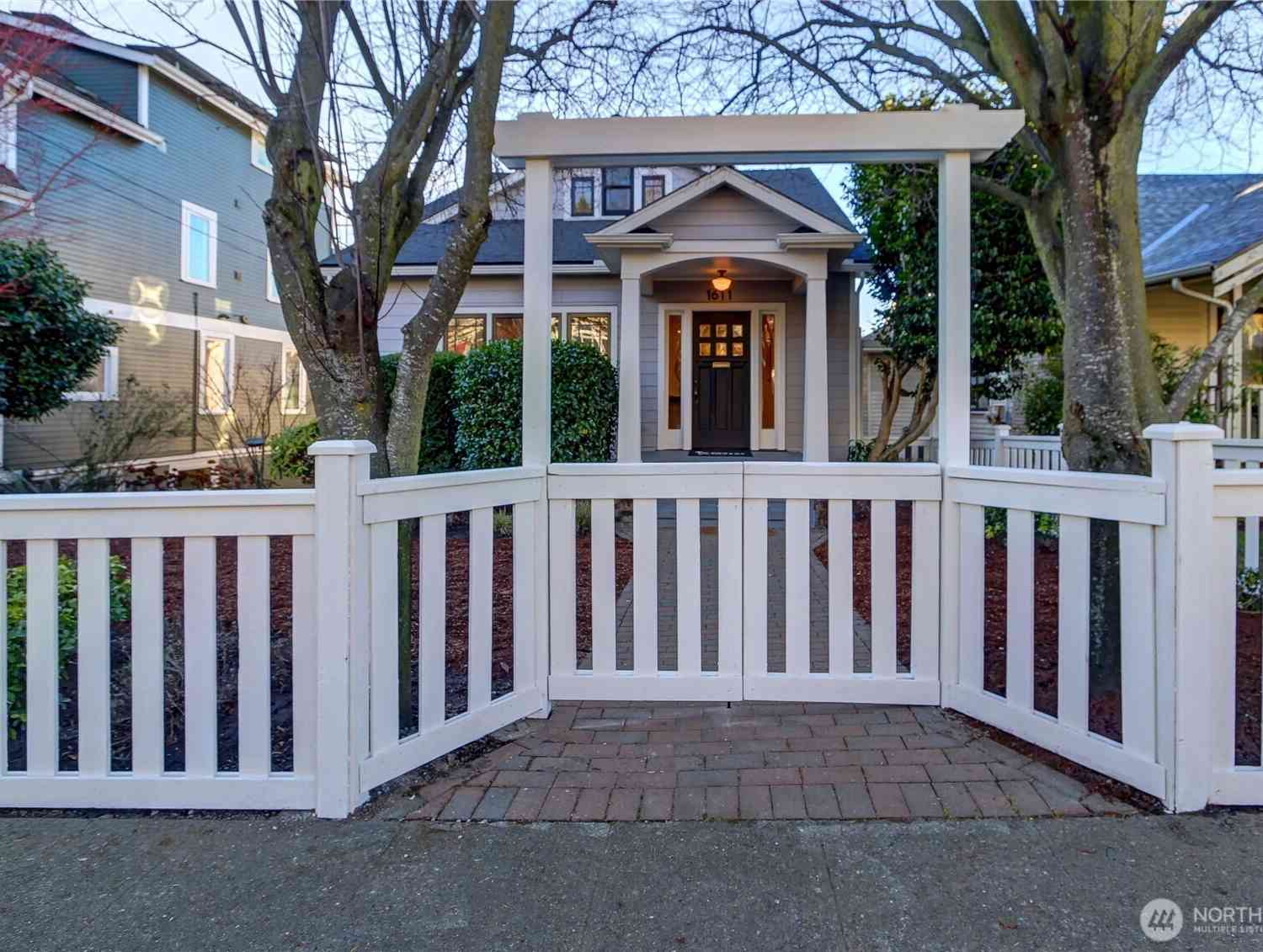 Condo For Sale - 1611 10th Avenue #1<br/> Seattle, WA 98119