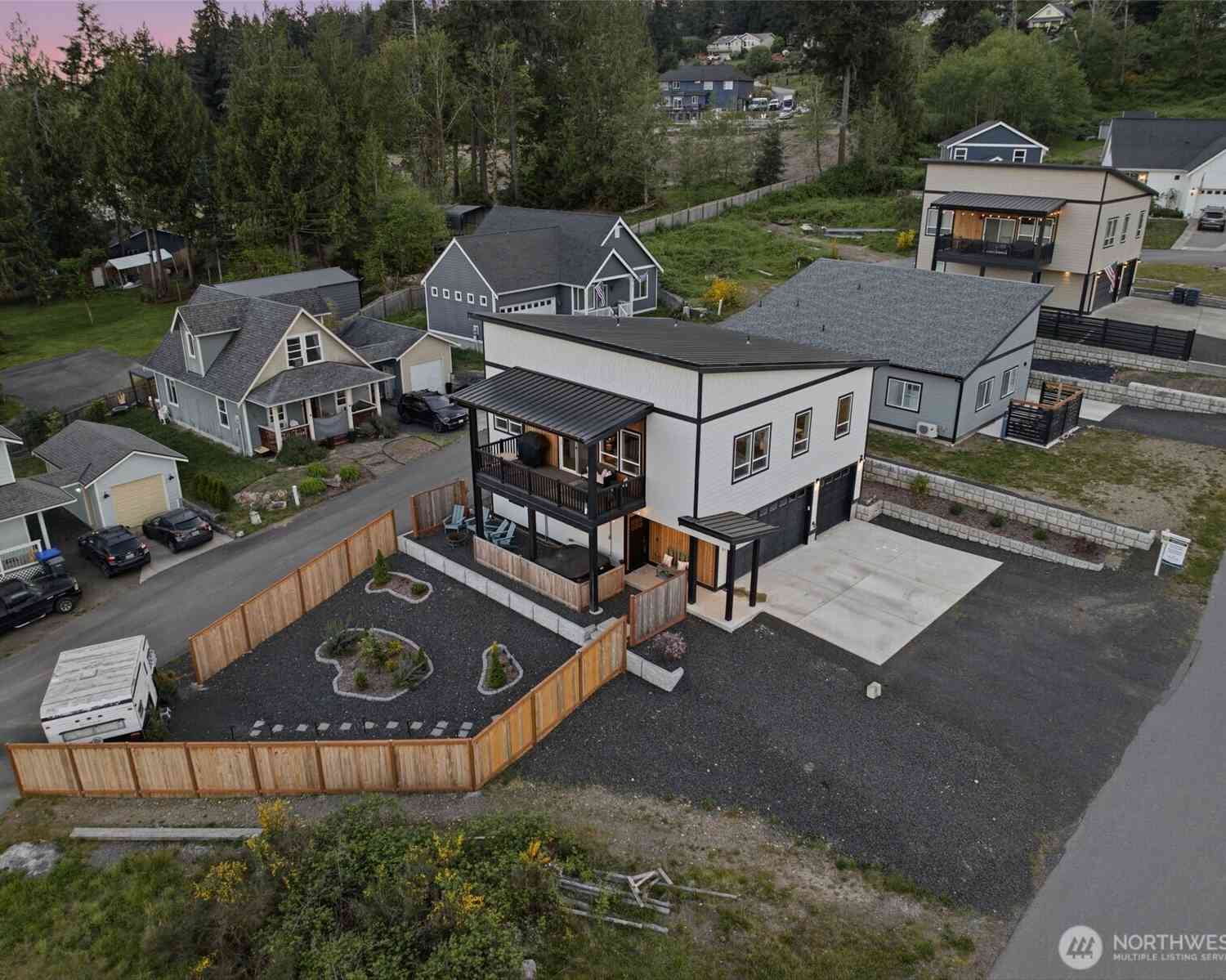 Condo For Sale - 17 E Sellegren Road<br/> Mason County, Allyn, WA 98524