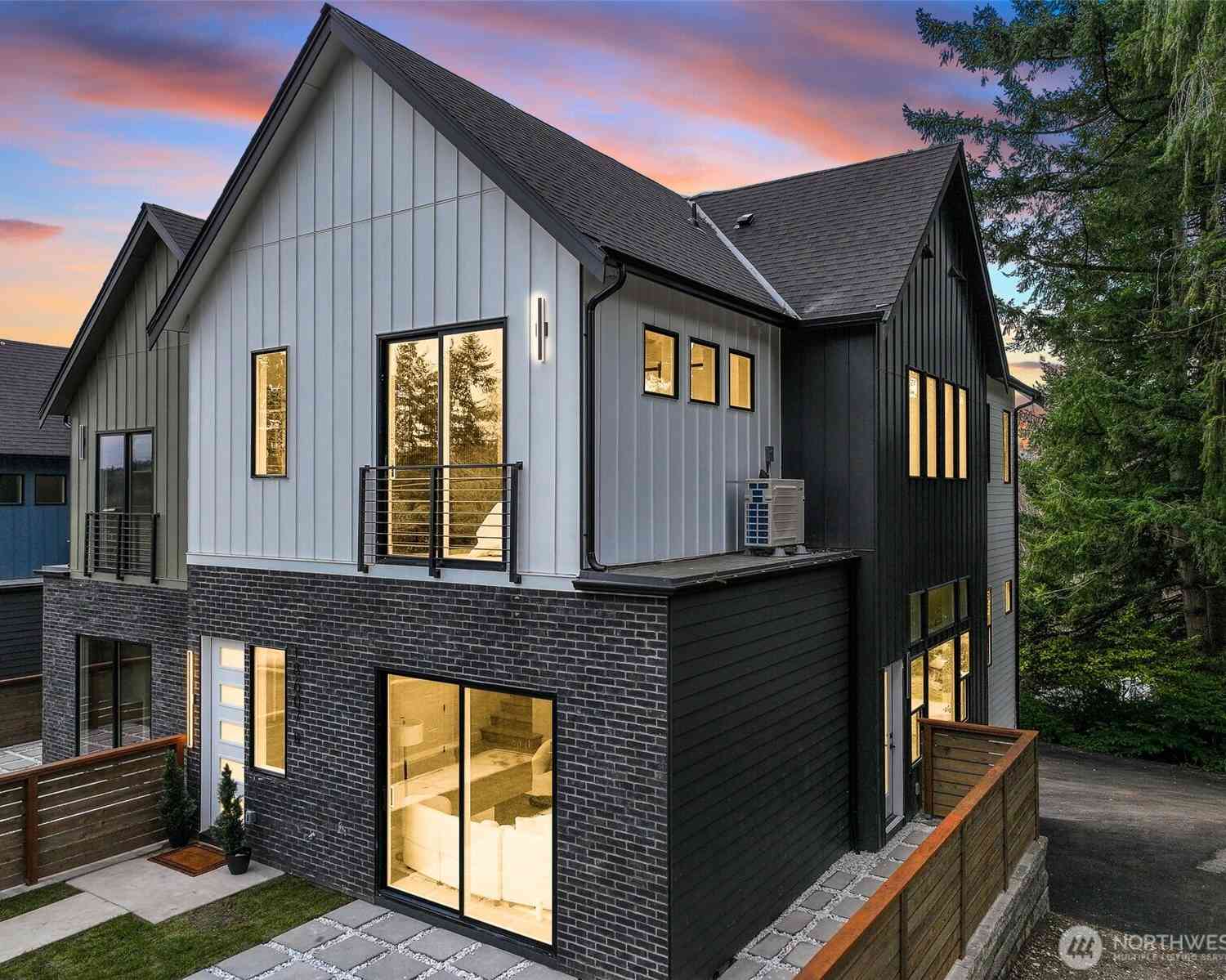 Condo For Sale - 18607 104th Avenue #B<br/> Bothell, WA 98011