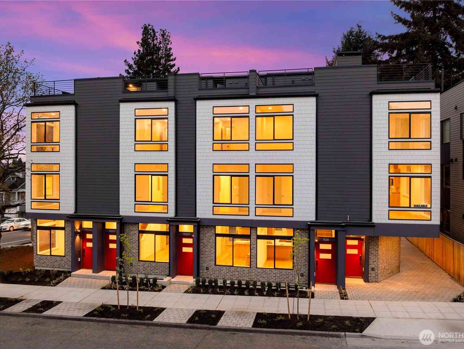 Condo For Sale - 7013 9th Avenue<br/> Seattle, WA 98115