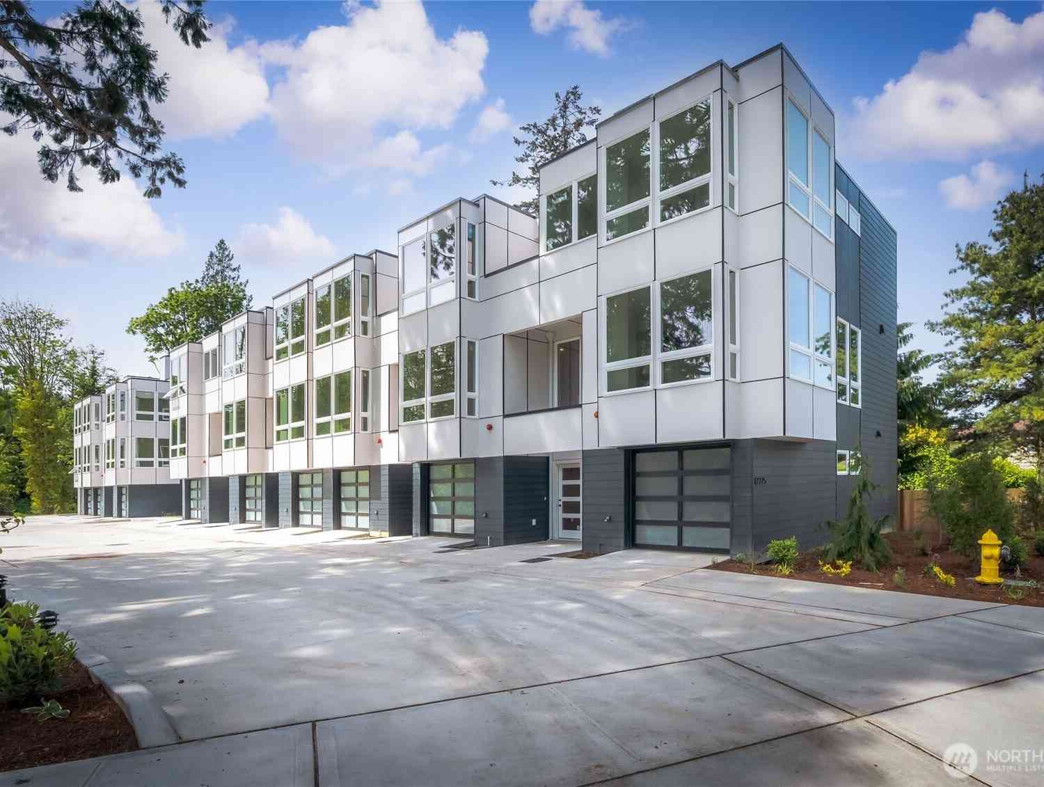Condo For Sale - 12225 Roseberg Avenue #9<br/> Seattle, WA 98168