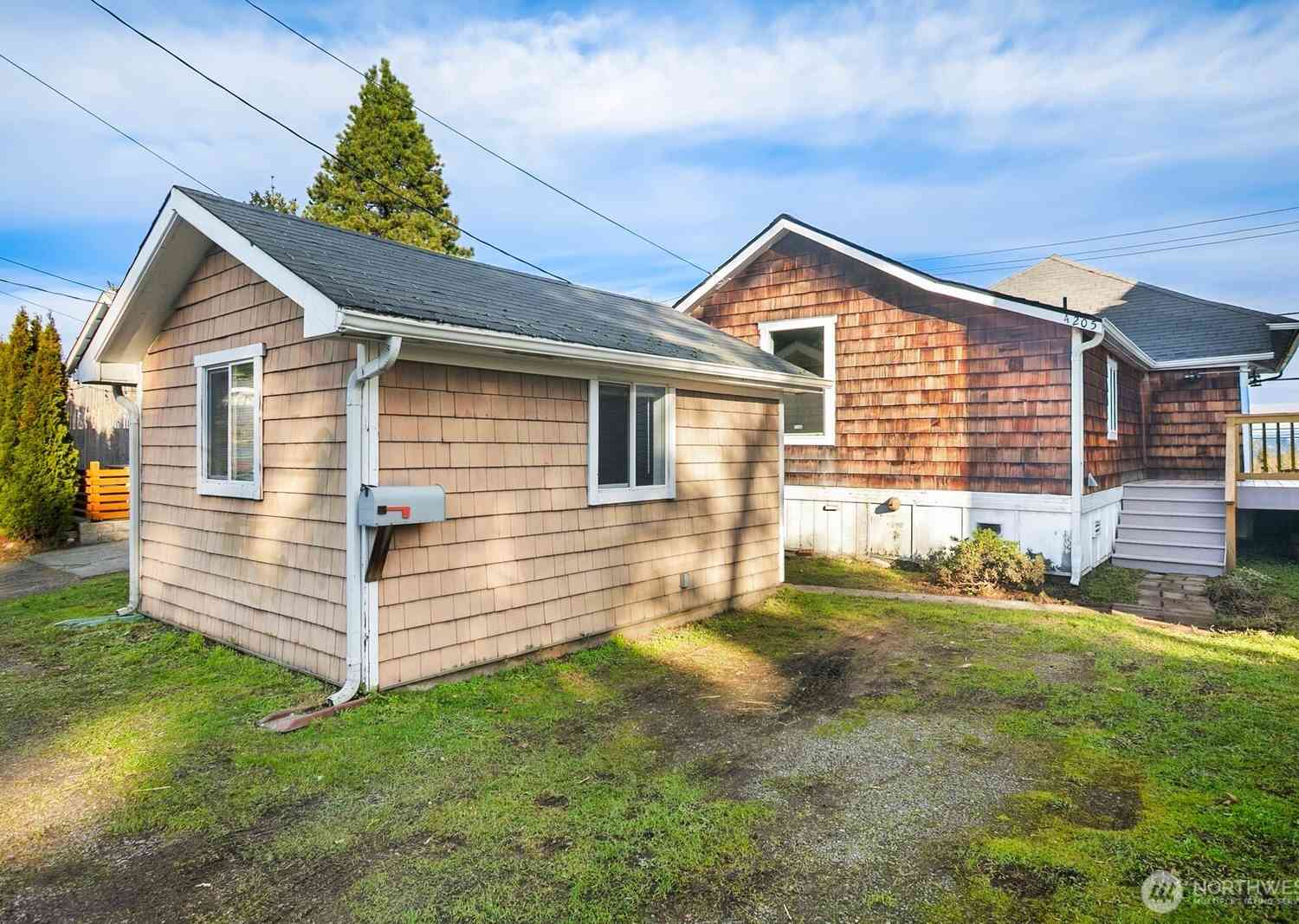 Condo For Sale - 4205 34th Avenue<br/> Seattle, WA 98118