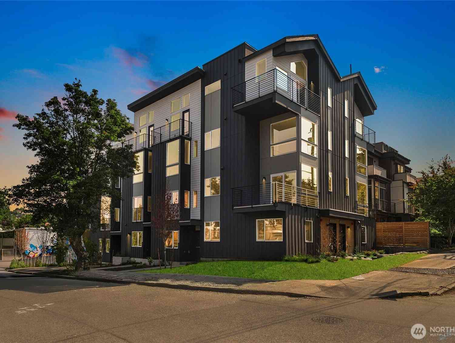 Homes For Sale - 2019 W Bertona<br/> Seattle, WA 98199