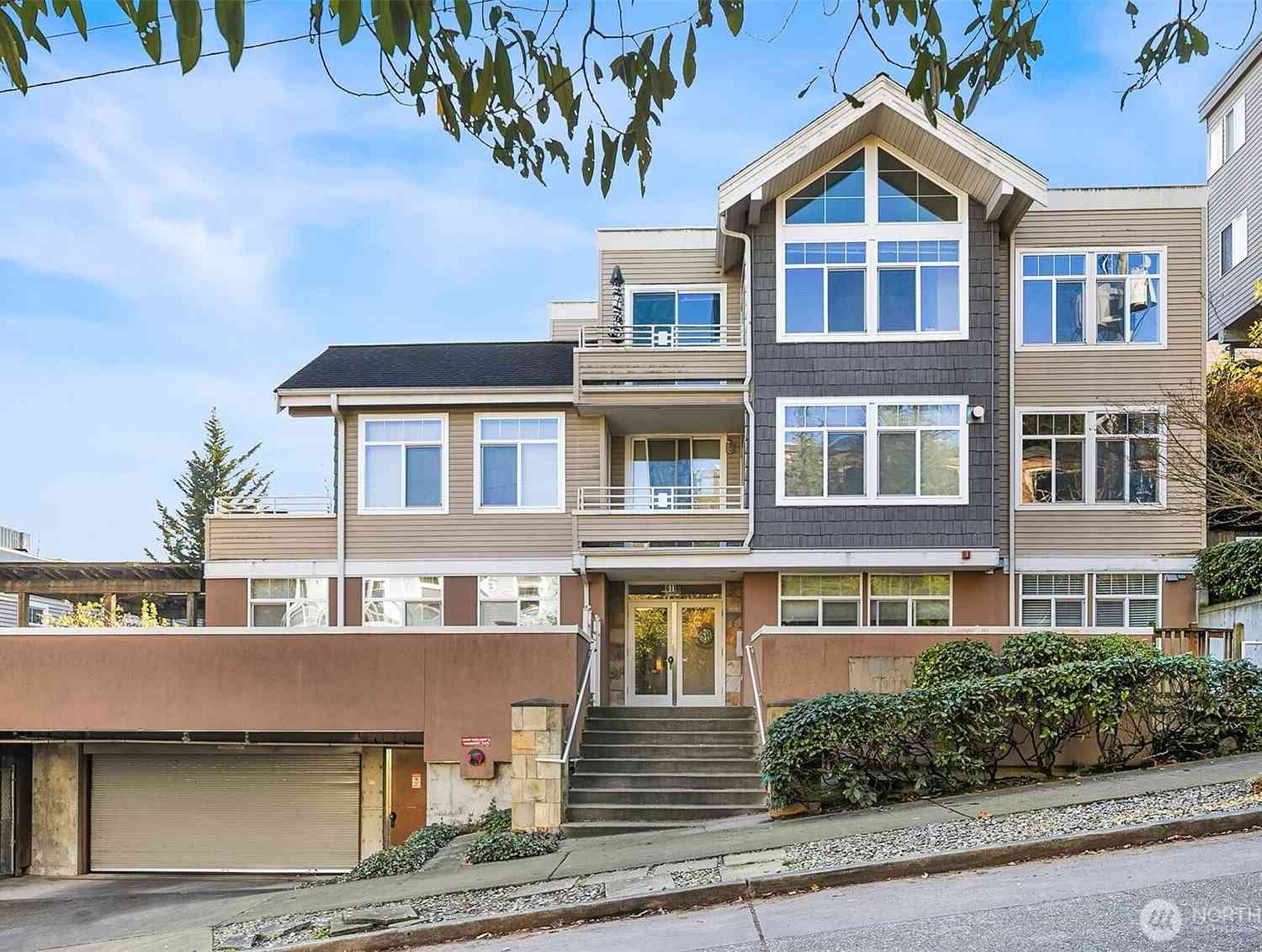 Condo For Sale - 611 Highland Drive #101<br/> Seattle, WA 98109