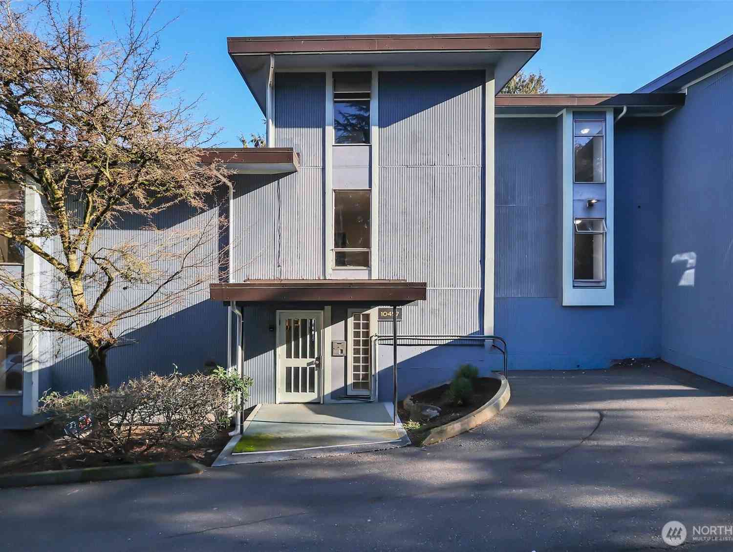 Condo For Sale - 10457 Des Moines Memorial Drive #302<br/> Seattle, WA 98168