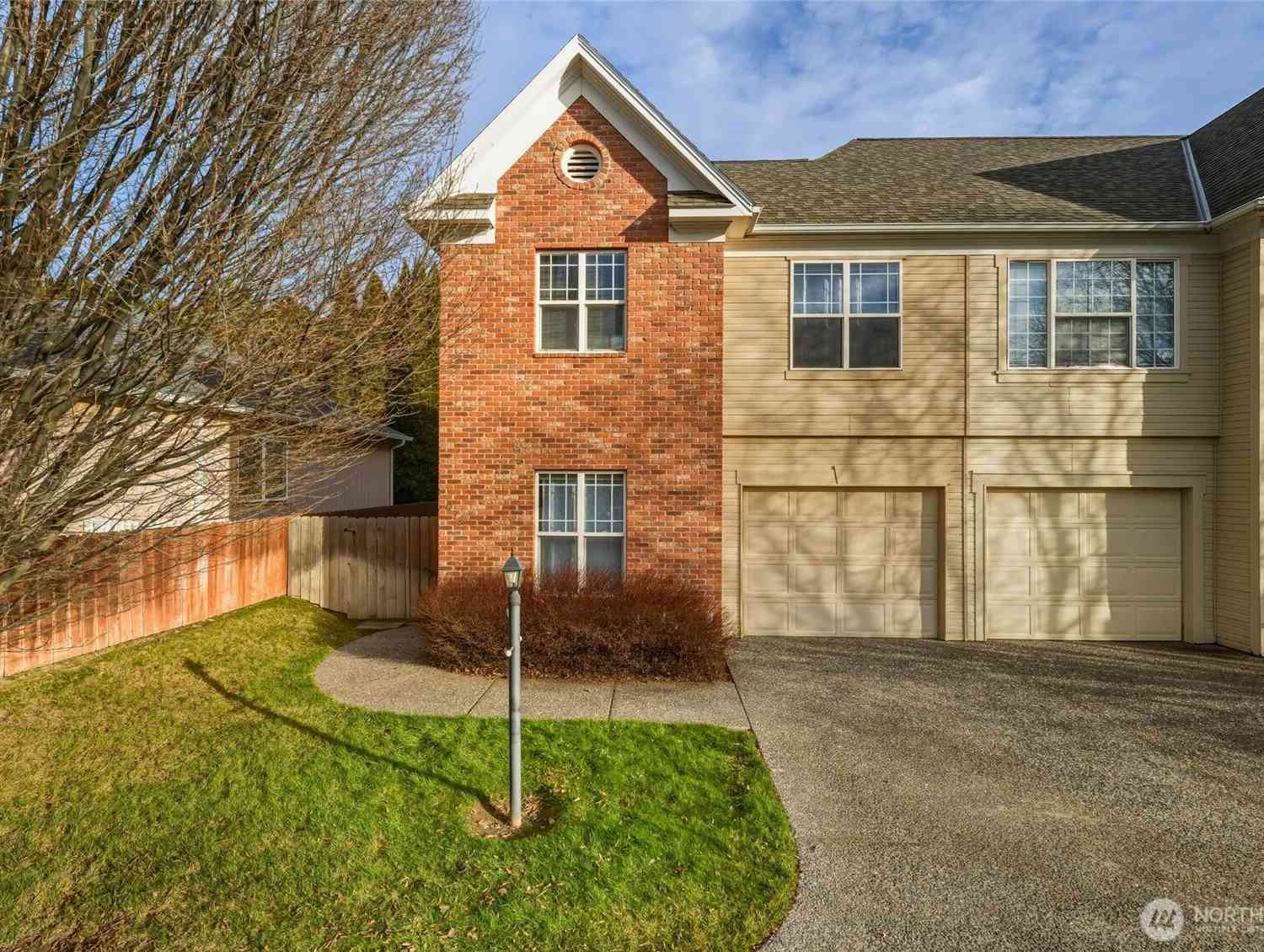 Condo For Sale - 278 NE Deccio Road<br/> College Place, WA 99324