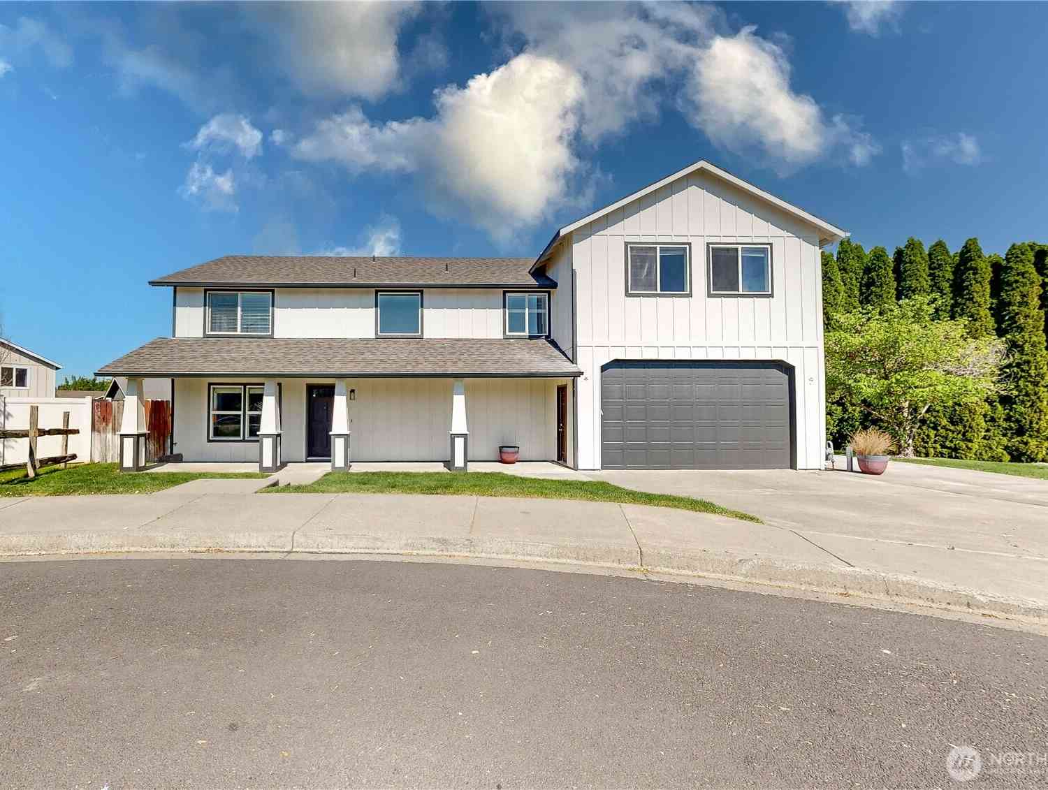 Homes For Sale - 1149 SE Surita Court<br/> College Place, WA 99324