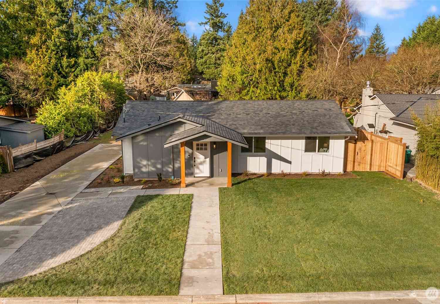Condo For Sale - 8708 NE 140th Street #A<br/> Kirkland, WA 98034