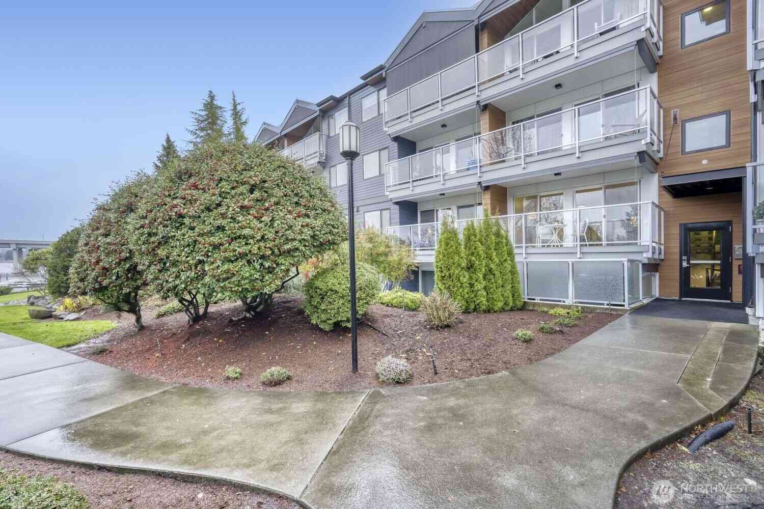 Condo For Sale - 2501 Canterbury Lane #215<br/> Seattle, WA 98112