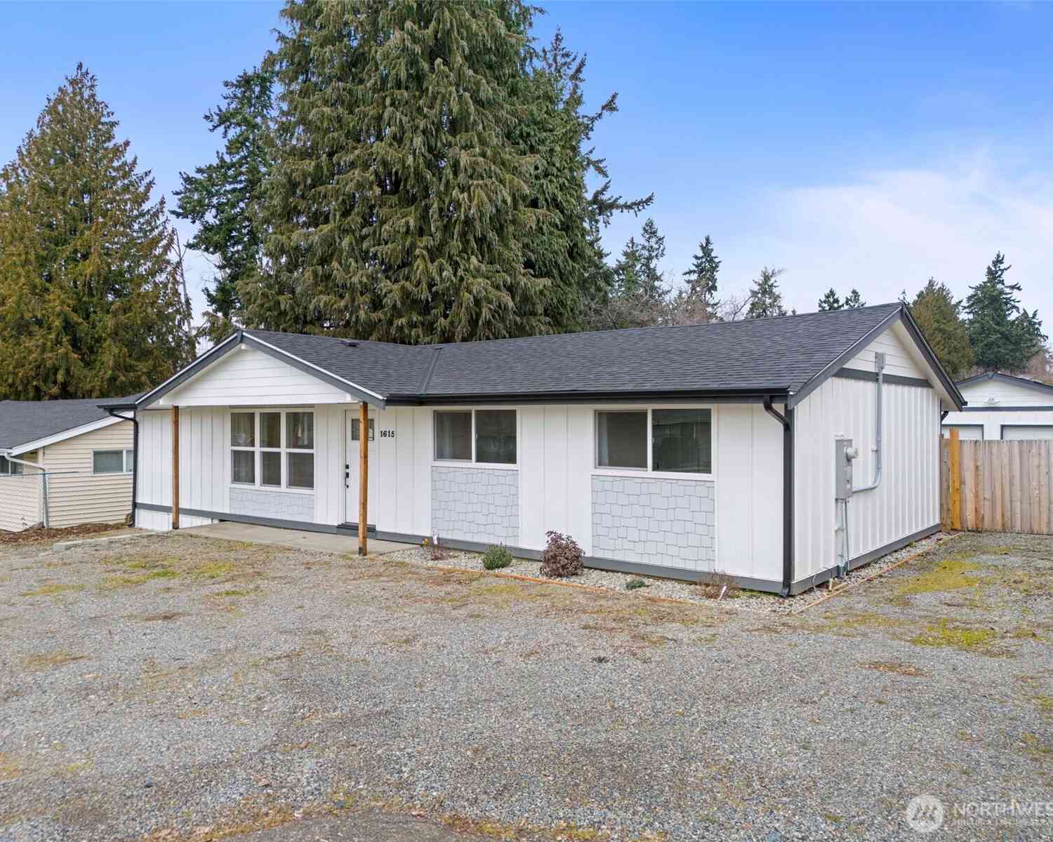 Homes For Sale - 1615 S 84th Street<br/> Tacoma, WA 98444