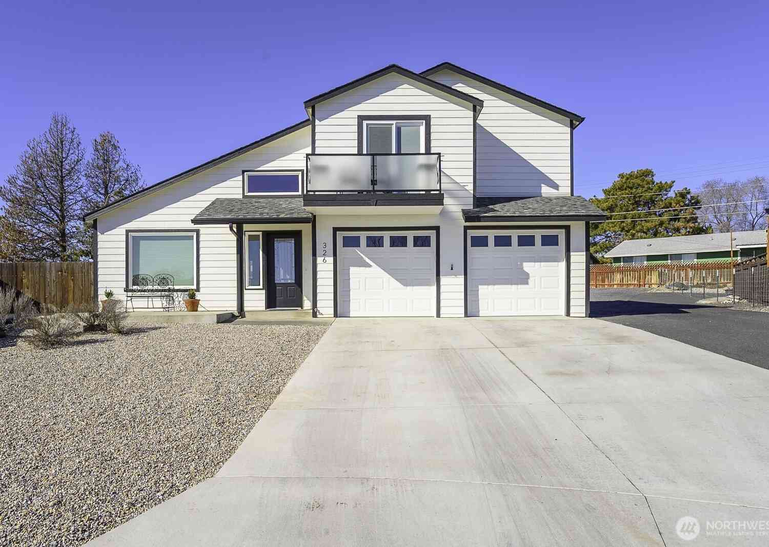 Homes For Sale - 326 N Clark Road<br/> Grant County, Moses Lake, WA 98837