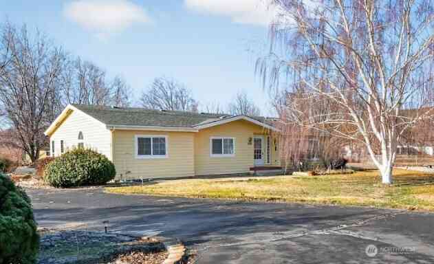 Mobile Home For Sale - 2305 Cherry Blossom Drive<br/> Grant County, Ephrata, WA 98823