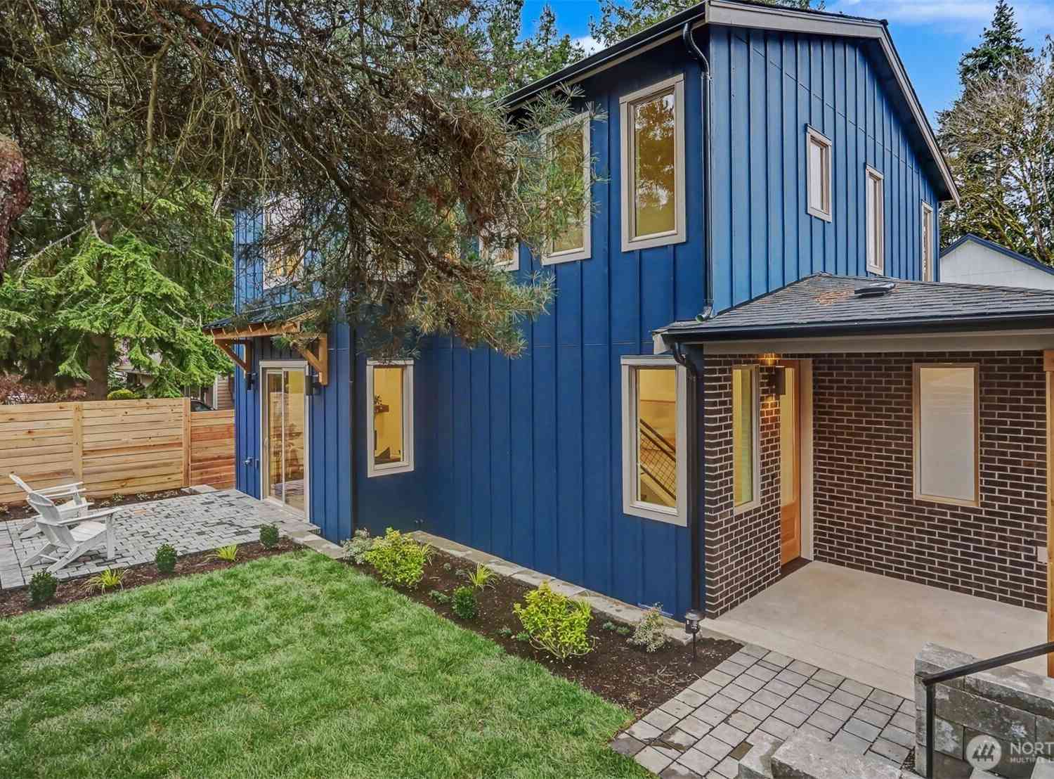 Condo For Sale - 11247 108th Avenue<br/> Kirkland, WA 98033