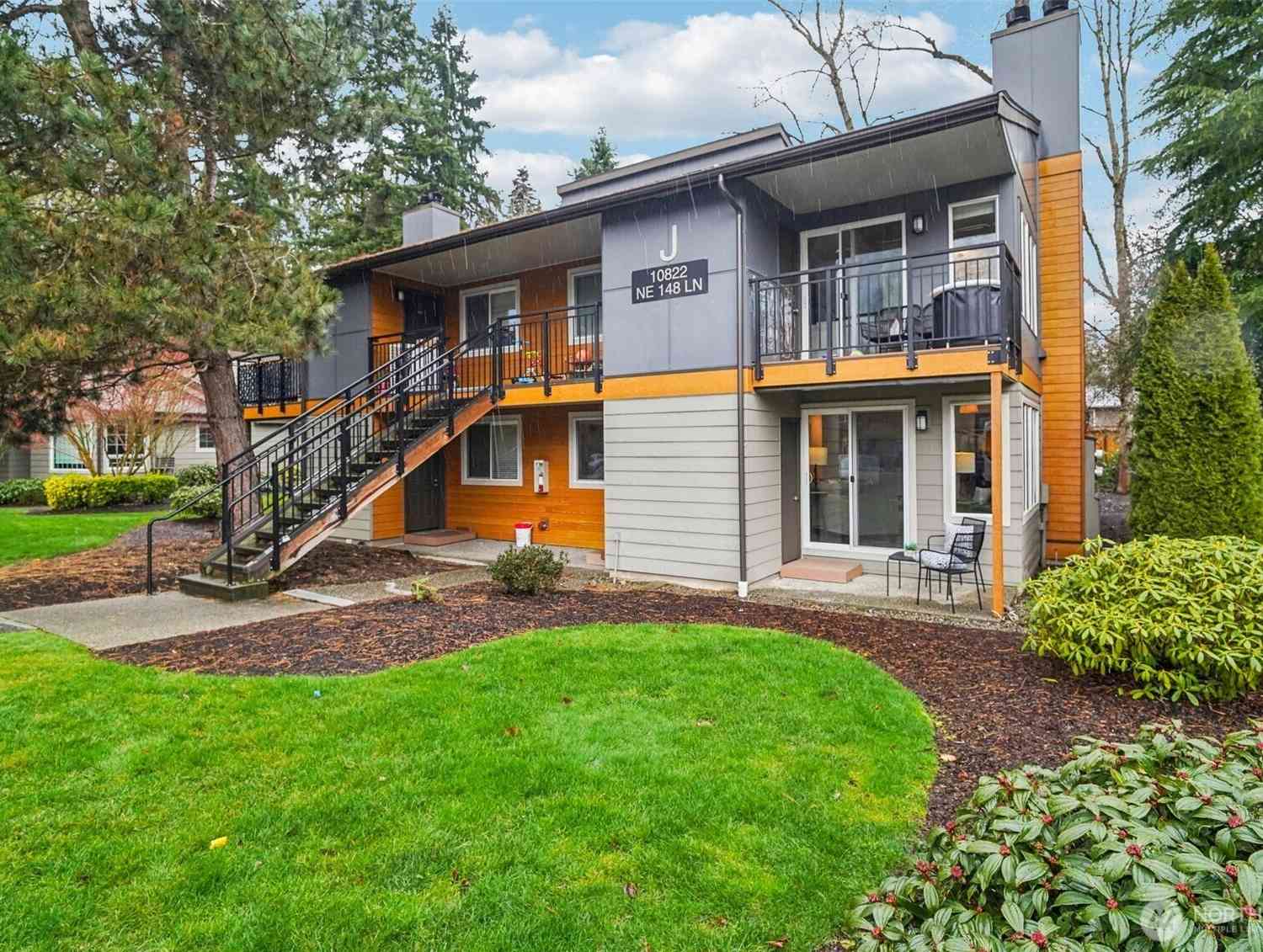 Condo For Sale - 10822 NE 148th Lane #J102<br/> Bothell, WA 98011