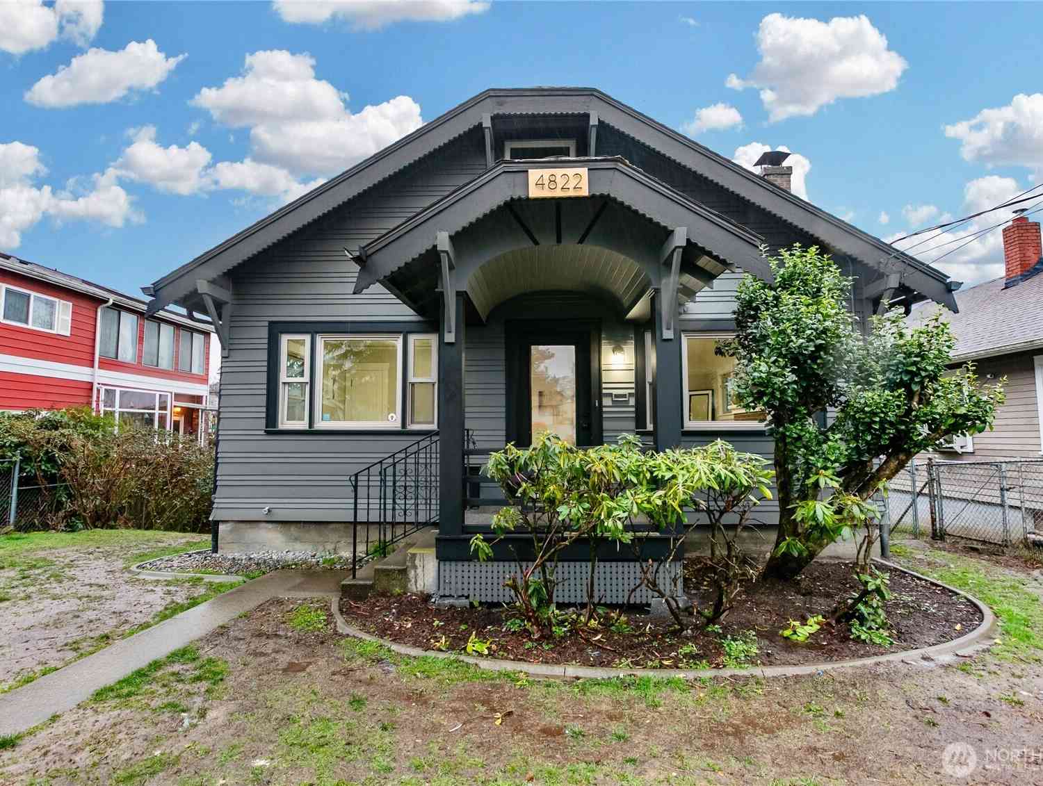 Homes For Sale - 4822 S L Street<br/> Tacoma, WA 98408