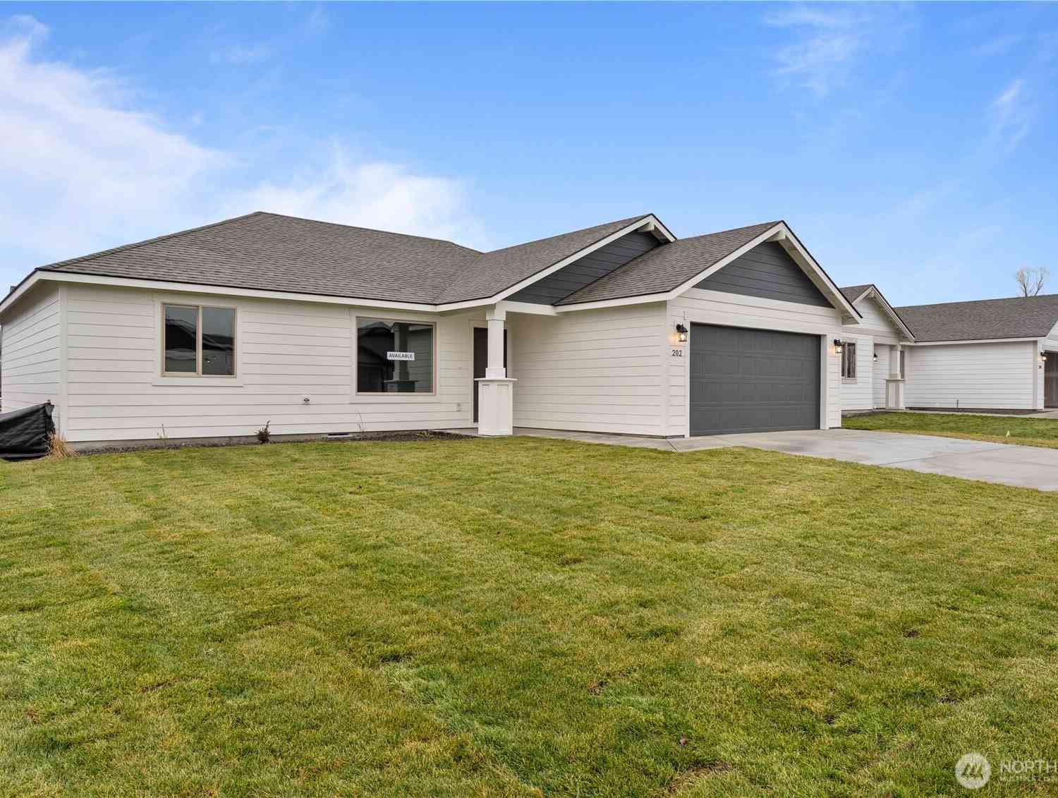 Homes For Sale - 202 N Sandy Loop<br/> Grant County, Moses Lake, WA 98837