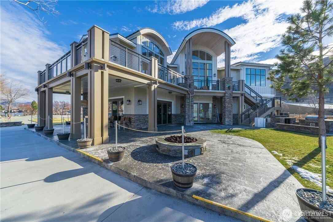 Condo For Sale - 1350 W Woodin Avenue #F4<br/> Chelan, WA 98816