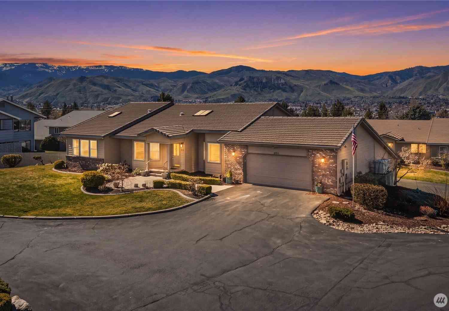 Condo For Sale - 1380 Eastmont Avenue #401<br/> Douglas County, East Wenatchee, WA 98802
