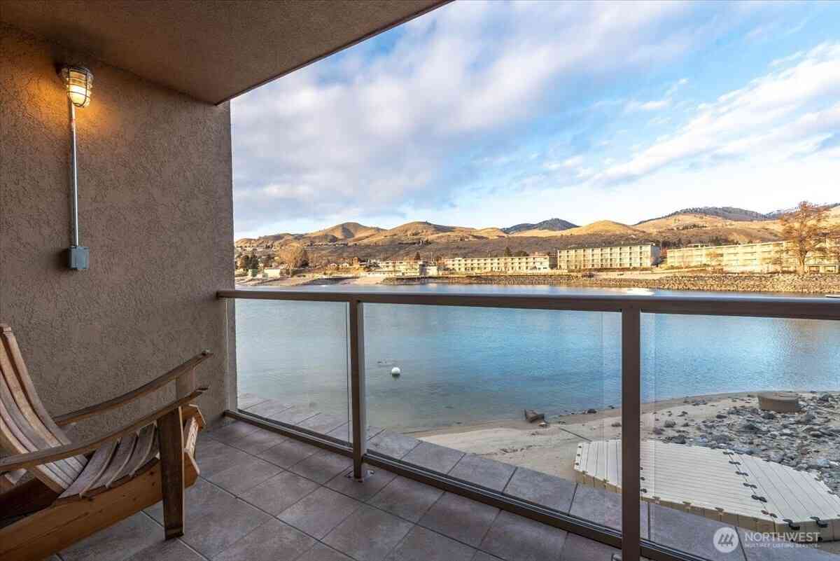 Condo For Sale - 322 W Woodin Avenue #712<br/> Chelan, WA 98816