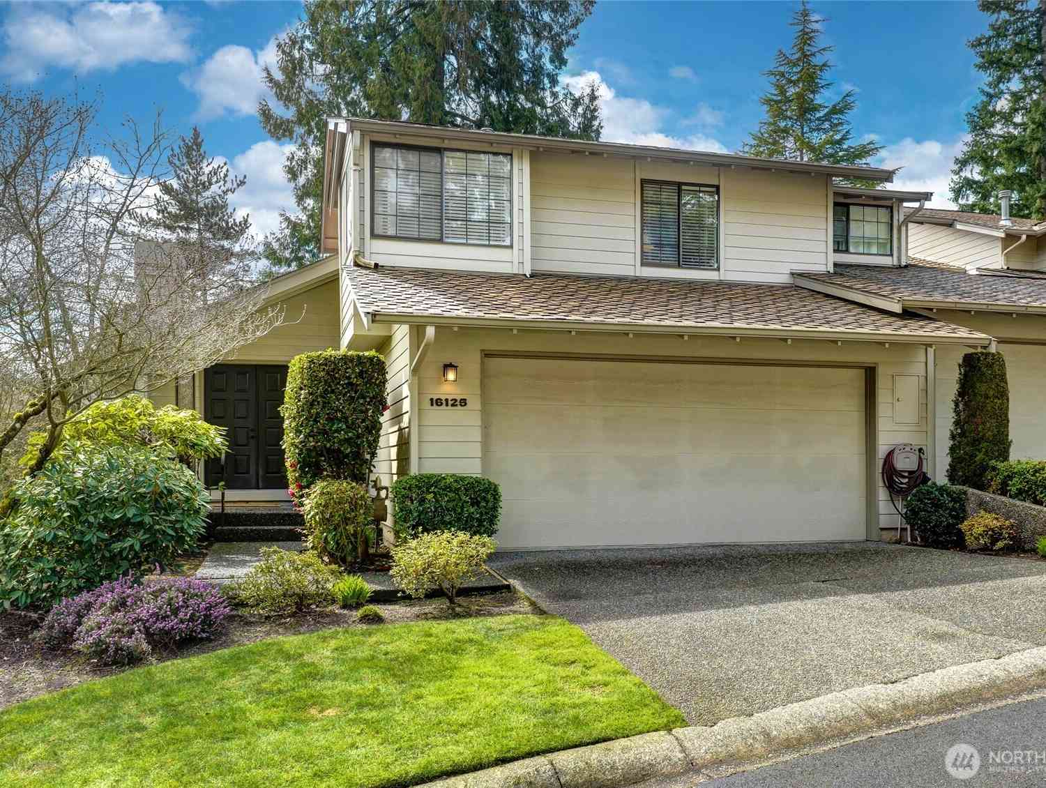 Homes For Sale - 16125 SE 33rd Circle<br/> Bellevue, WA 98008