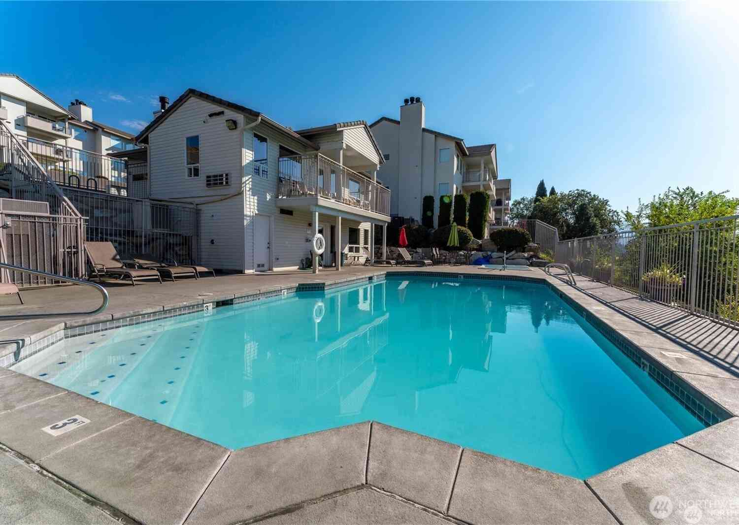 Condo For Sale - 808 W Manson Highway #D201<br/> Chelan, WA 98816