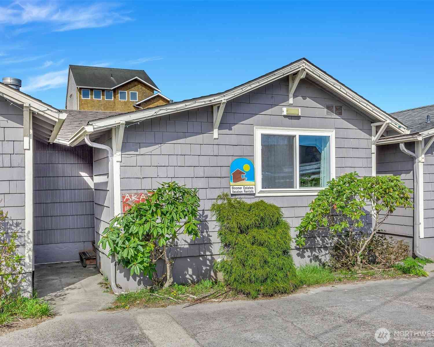 Condo For Sale - 105 Ocean Beach Boulevard #4<br/> Long Beach, WA 98631