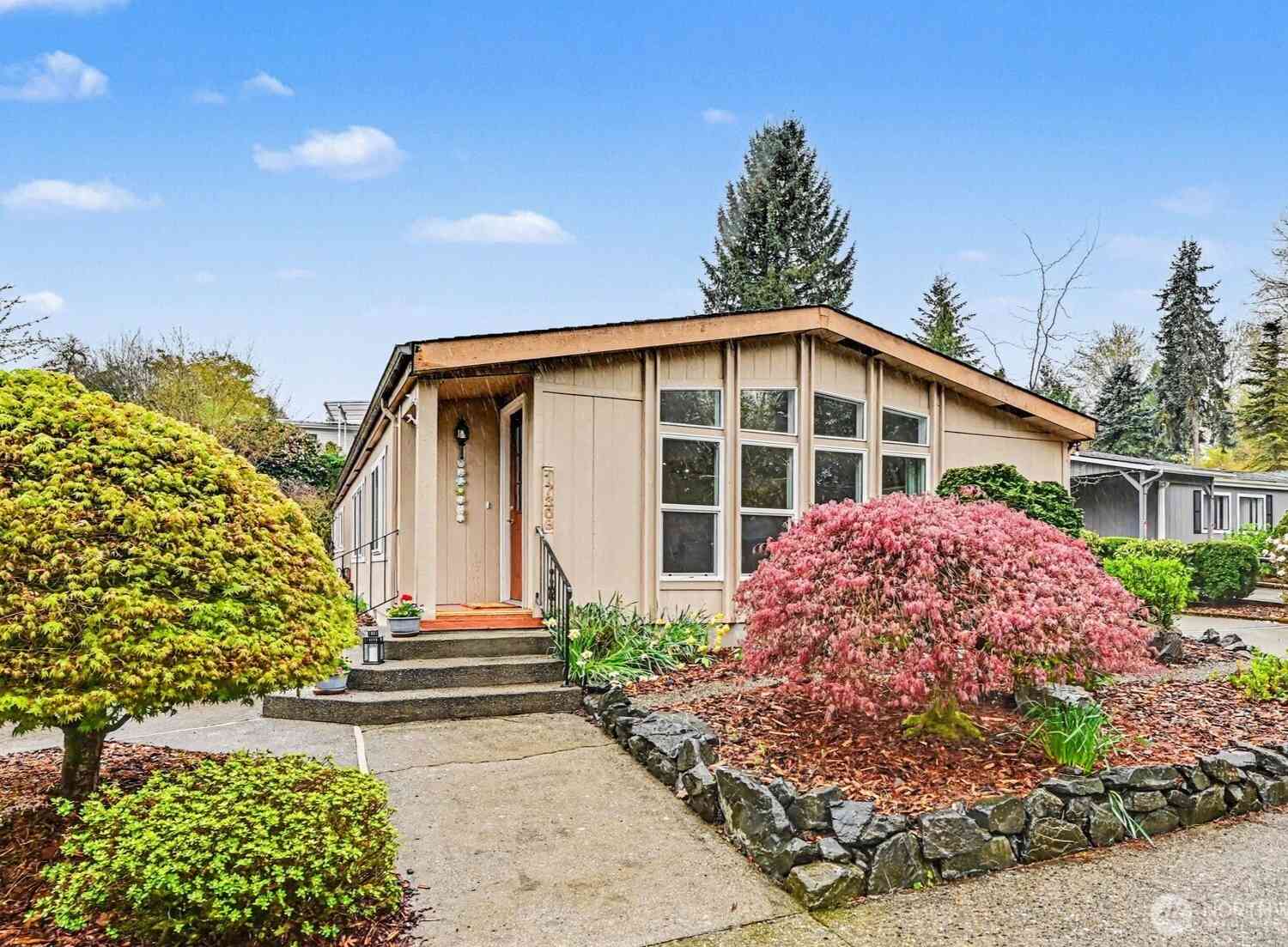 Mobile Home For Sale - 17308 Woodcrest Drive<br/> Bothell, WA 98011