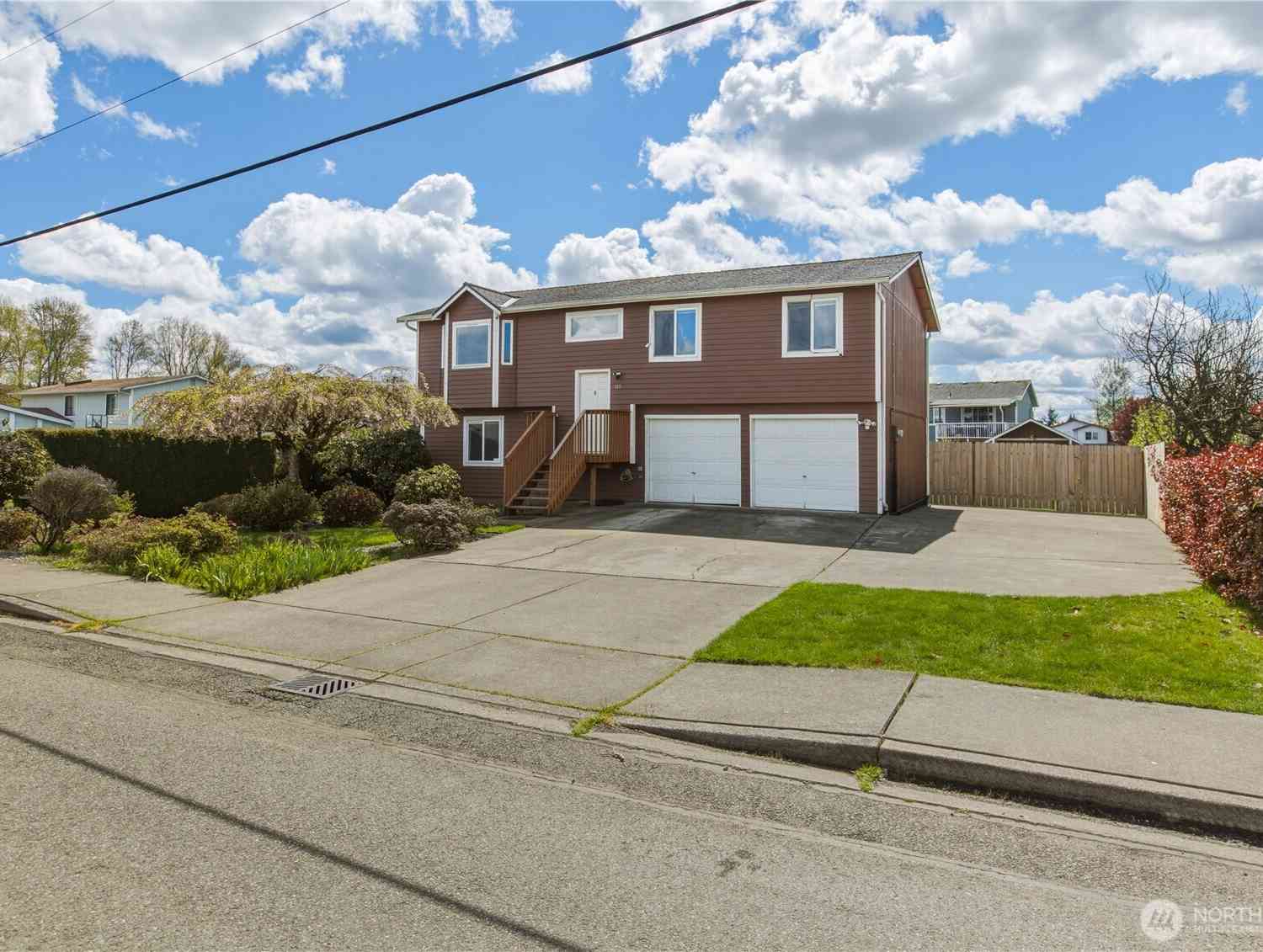 Homes For Sale - 115 3rd Avenue<br/> Pacific, WA 98047