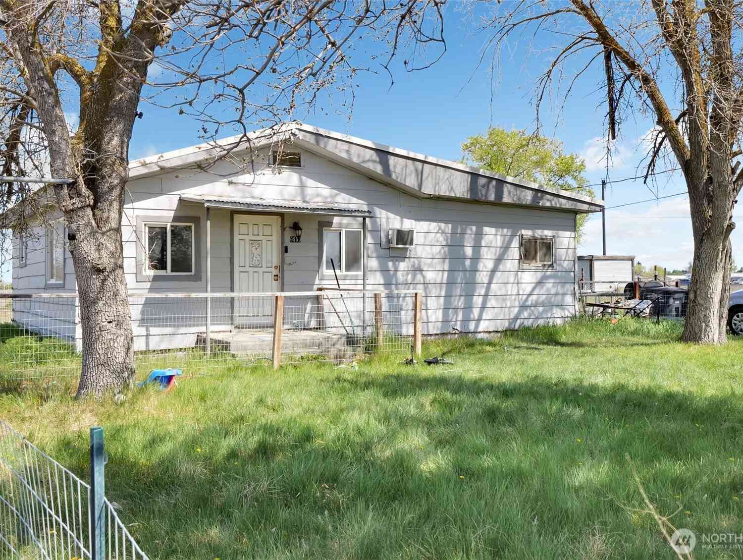 Homes For Sale - 9550 Maple Drive<br/> Grant County, Moses Lake, WA 98837