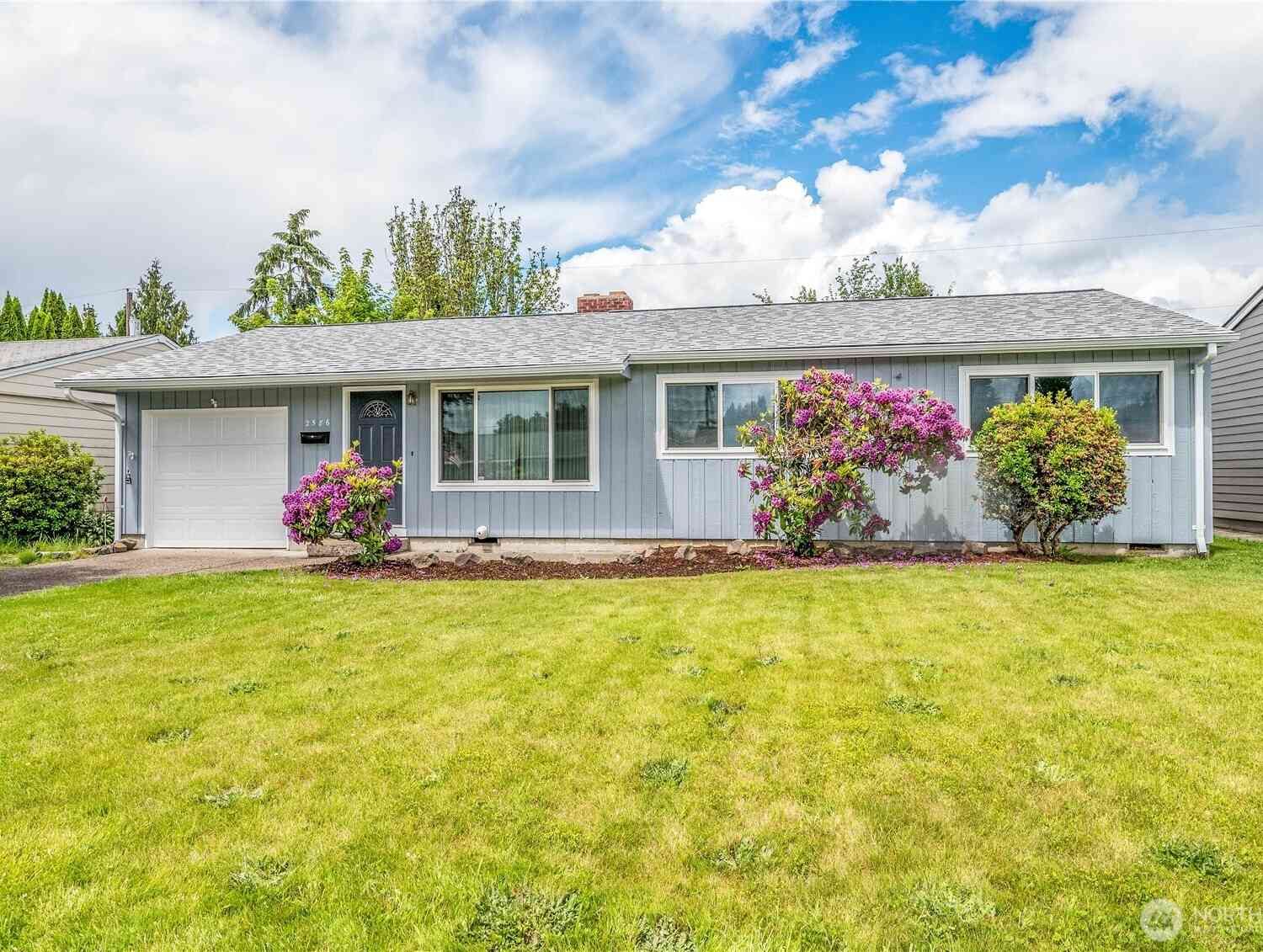 Homes For Sale - 2586 Taylor<br/> Longview, WA 98632