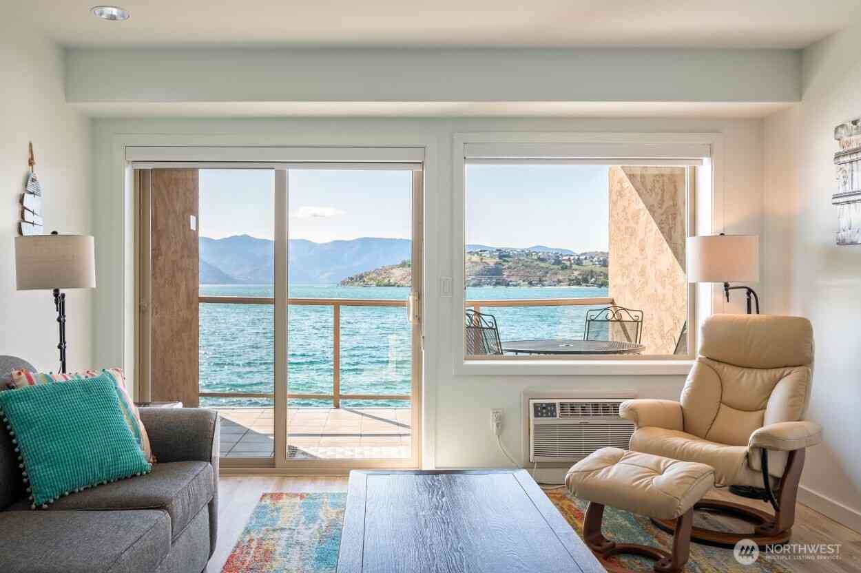 Condo For Sale - 322 W Woodin Avenue #526<br/> Chelan, WA 98816