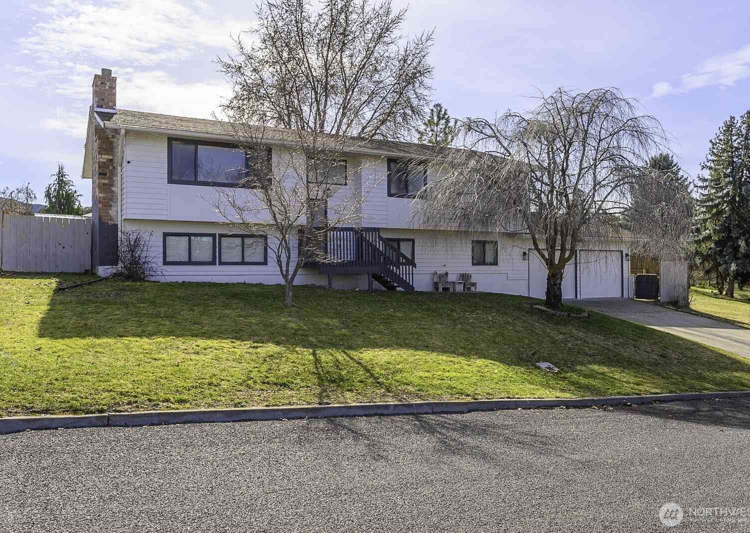 Homes For Sale - 32 Diamond Street<br/> Grant County, Electric City, WA 99123