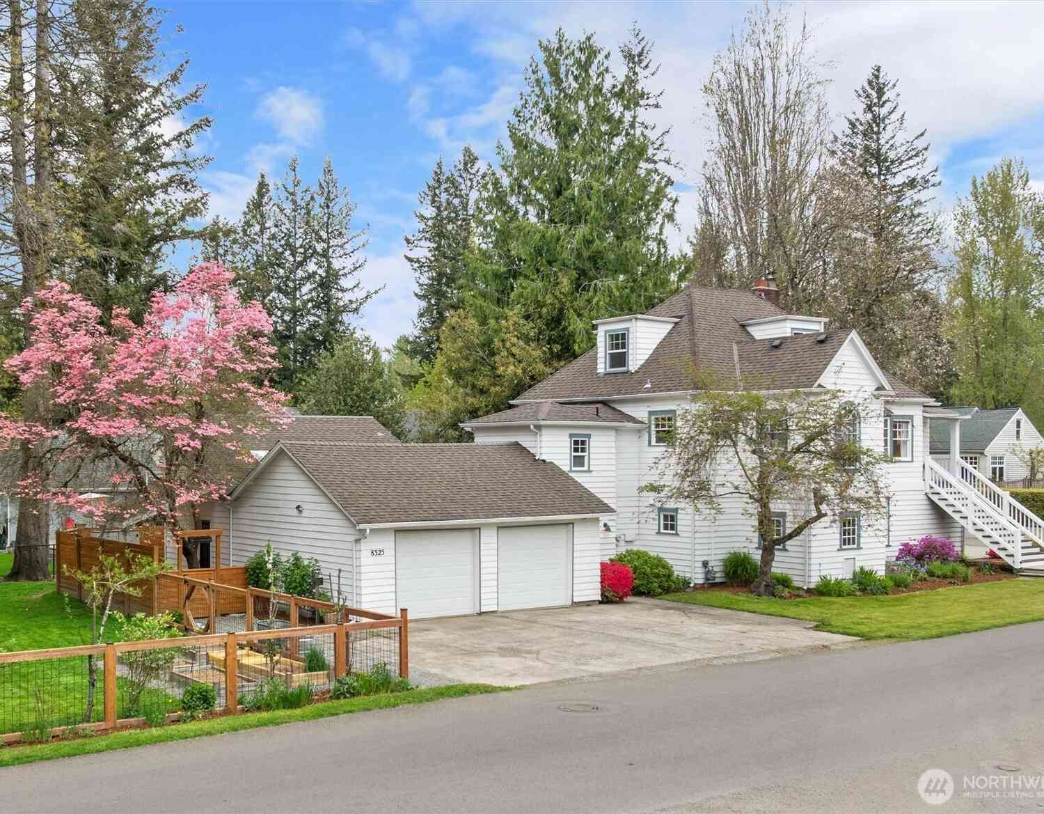 Homes For Sale - 8325 Mountain Avenue<br/> Snoqualmie, WA 98065