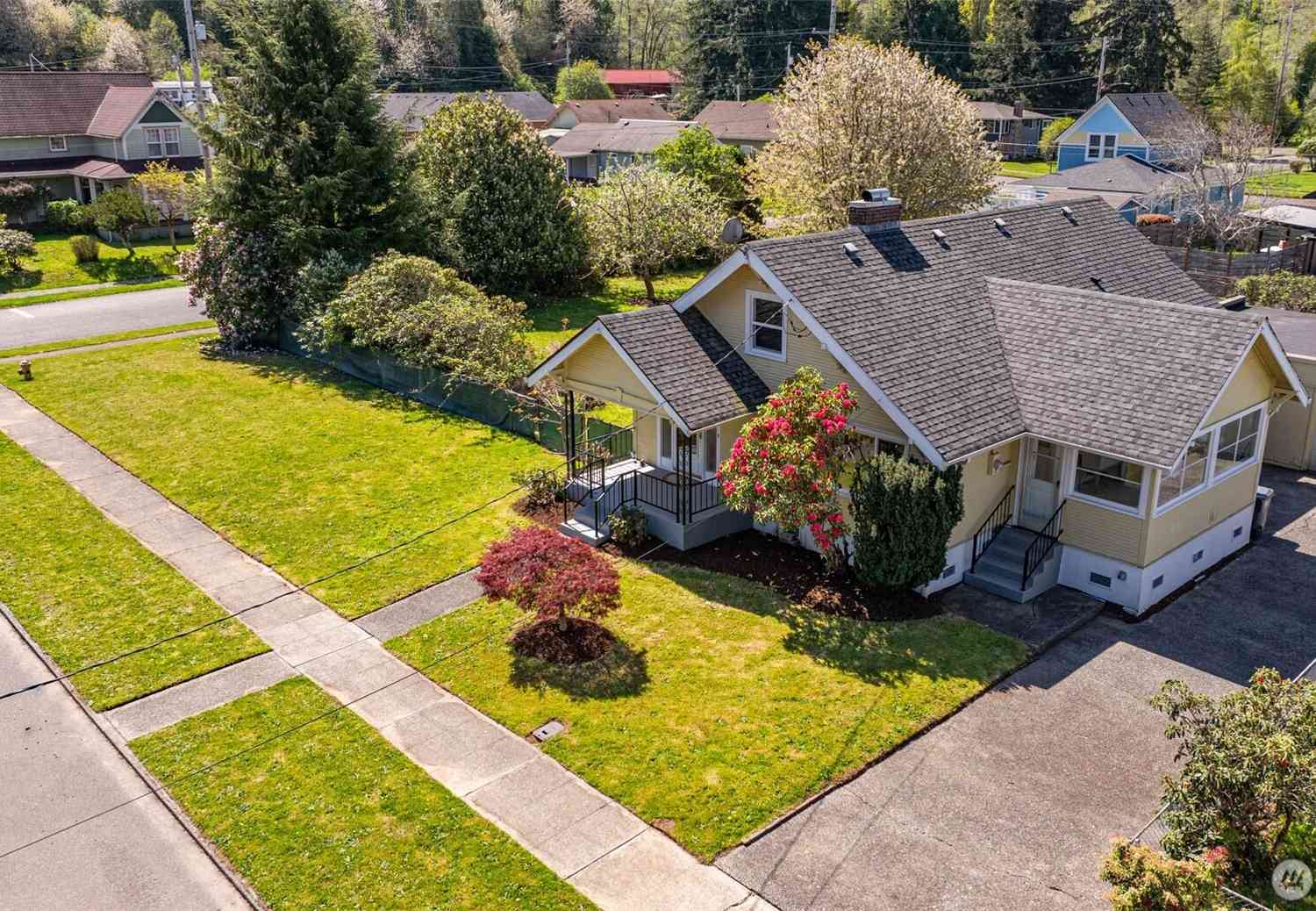 Homes For Sale - 1320 4th Street<br/> Cosmopolis, WA 98537