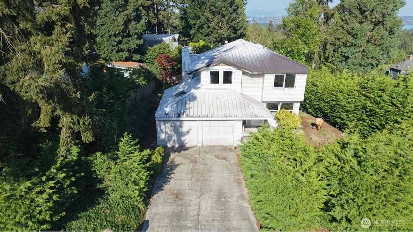 Homes For Sale - 2915 98th Avenue<br/> Clyde Hill, WA 98004