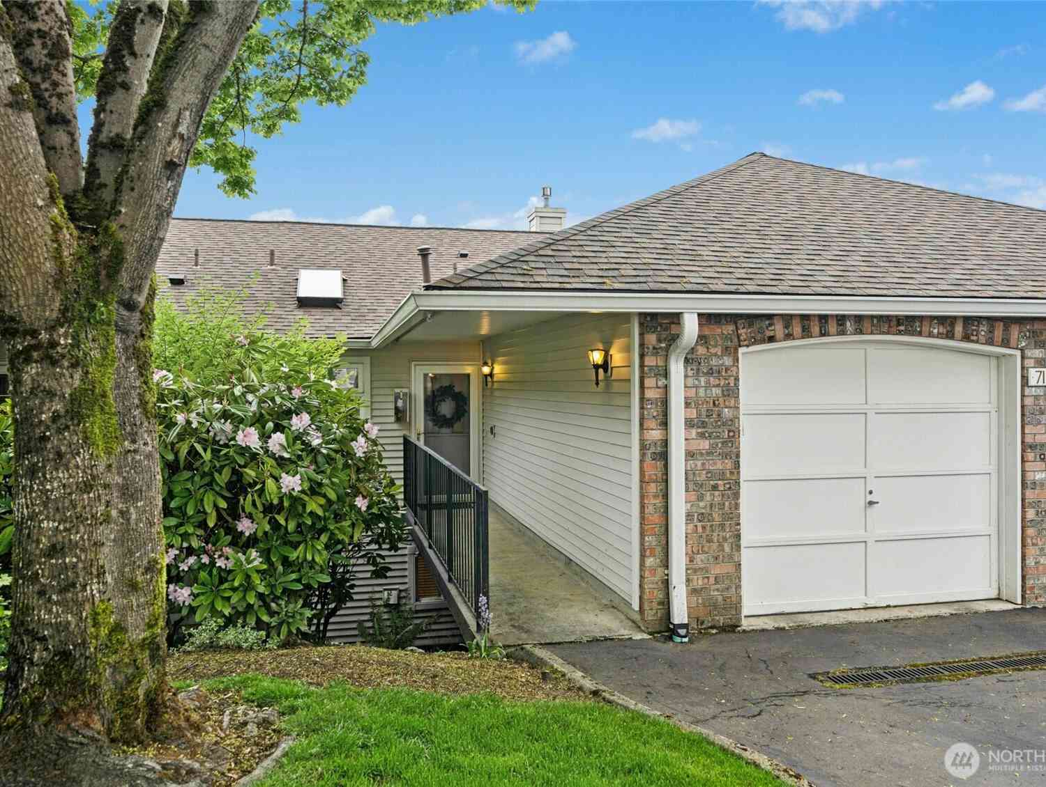 Condo For Sale - 7111 134th Court #D3<br/> Newcastle, WA 98059