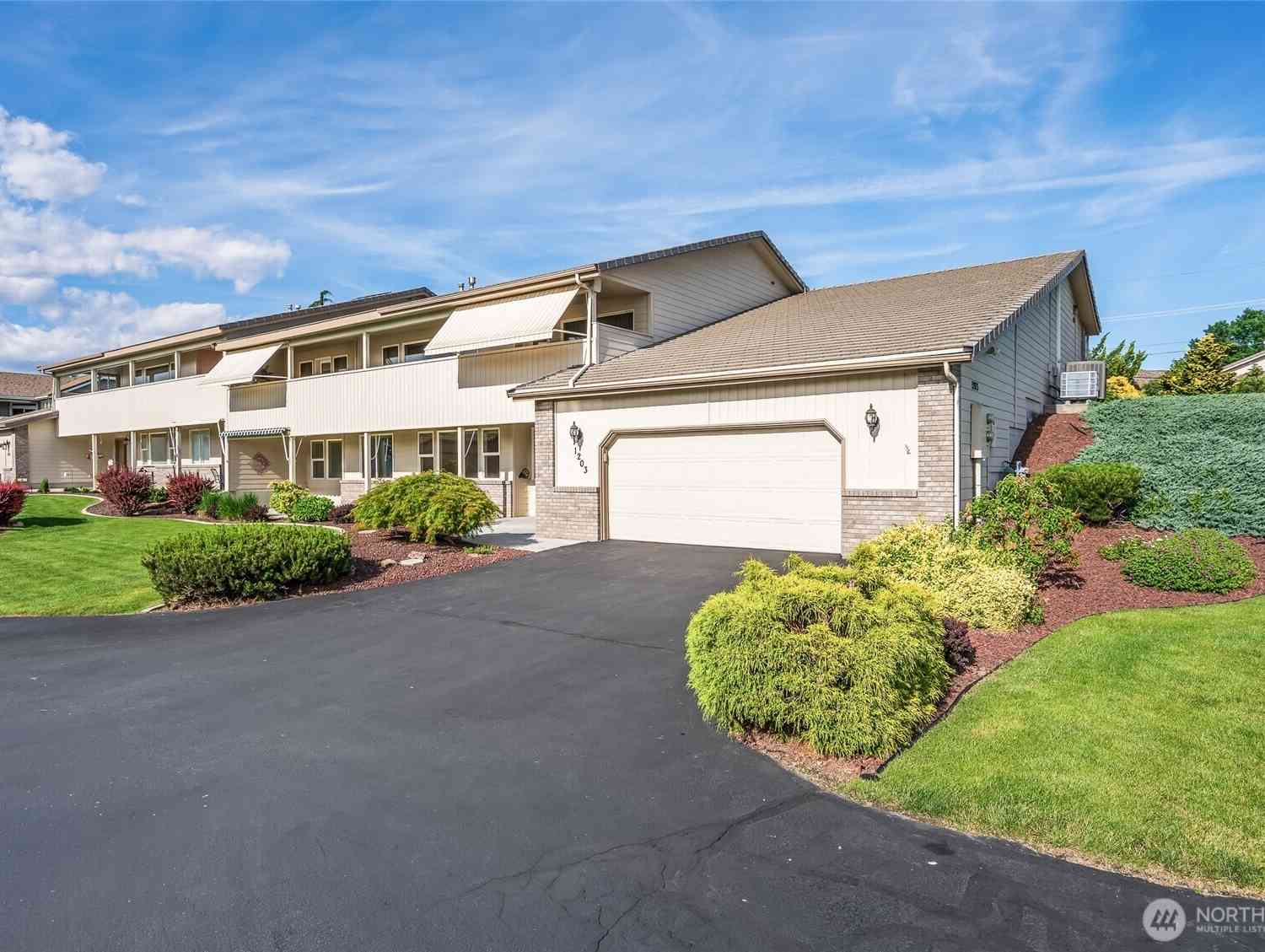 Condo For Sale - 1380 Eastmont Avenue #1203<br/> Douglas County, East Wenatchee, WA 98802