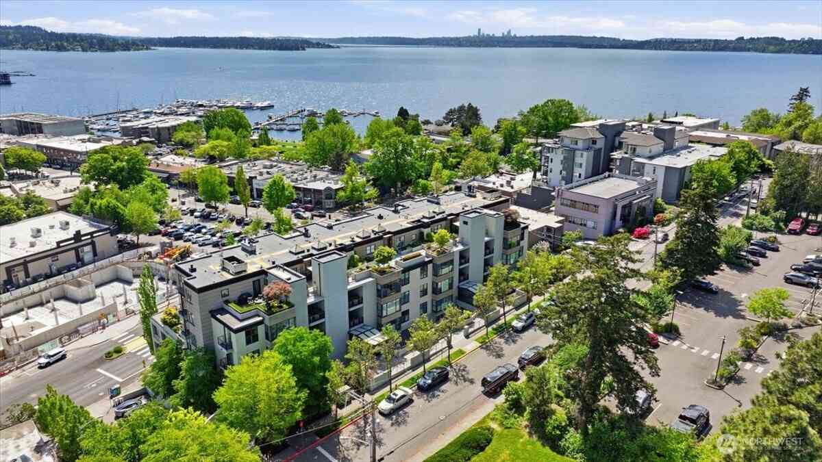 Condo For Sale - 129 3rd Avenue #404<br/> Kirkland, WA 98033