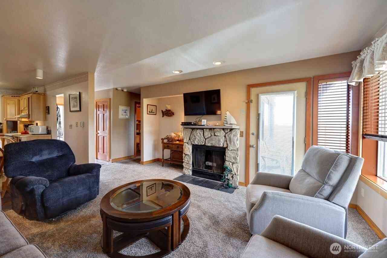 Condo For Sale - 210 26th Street #203-4<br/> Pacific County, Long Beach, WA 98631