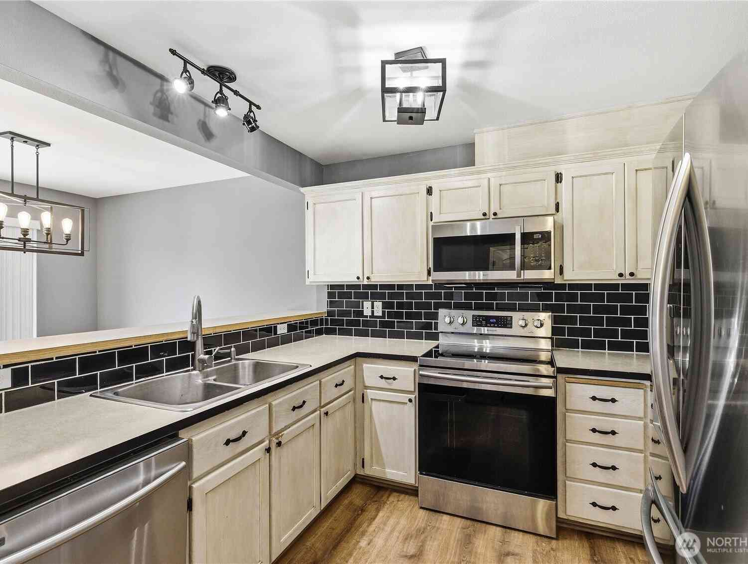 Condo For Sale - 1670 SW Mulberry Street #B201<br/> Oak Harbor, WA 98277