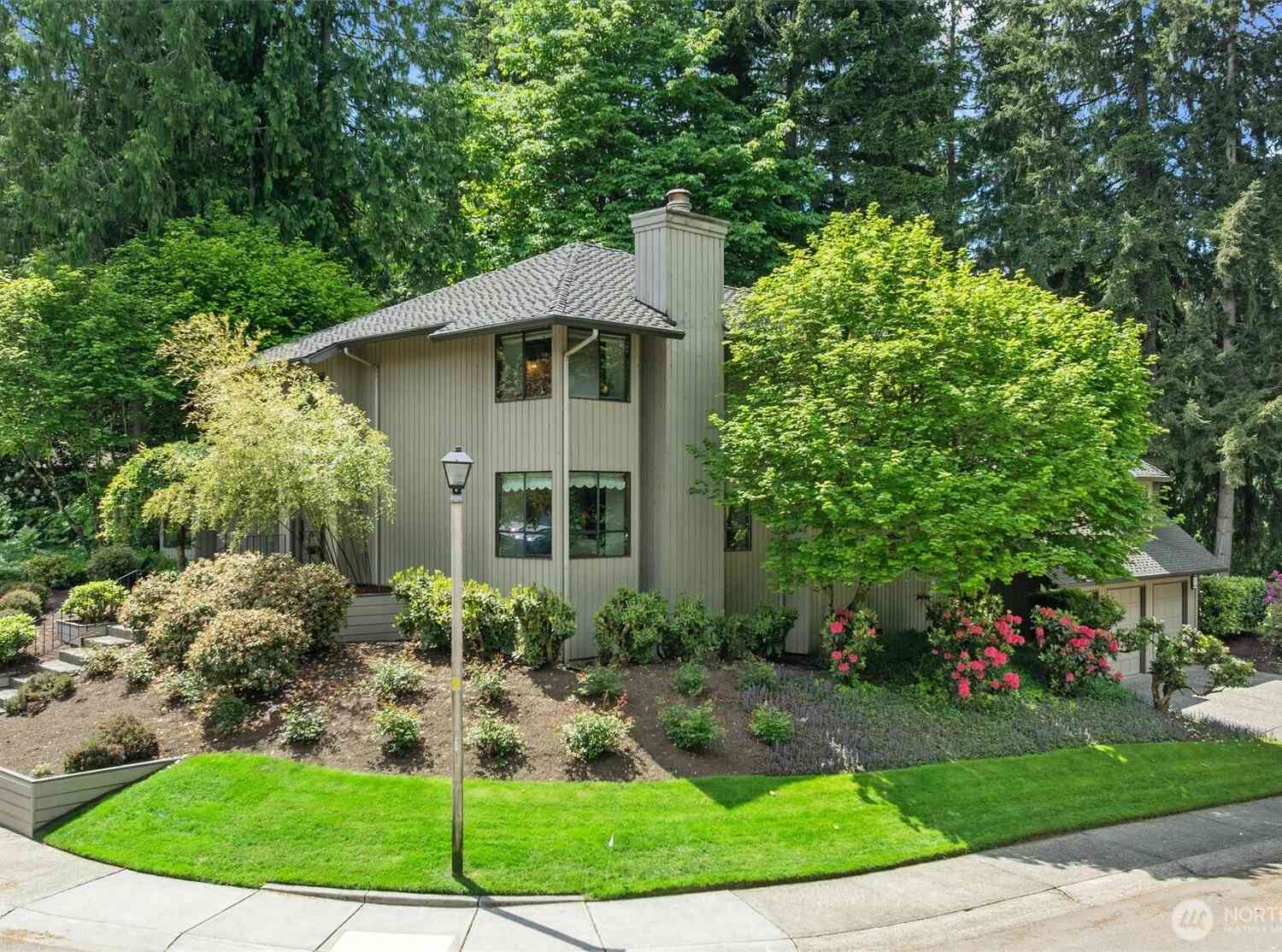 Homes For Sale - 22329 NE 28th Street<br/> Sammamish, WA 98074