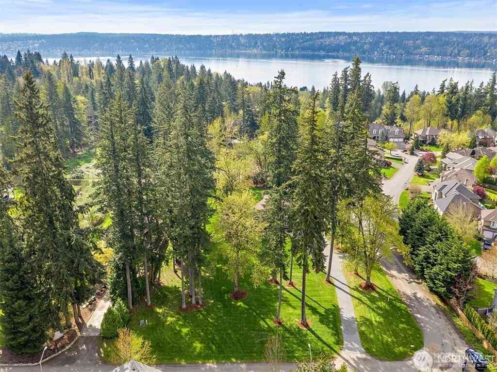 Vacant Land For Sale - 4 XX 209th Avenue<br/> Sammamish, WA 98074