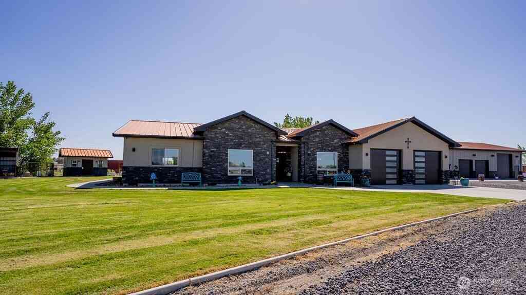 Homes For Sale - 3962 Road F<br/> Grant County, Moses Lake, WA 98837