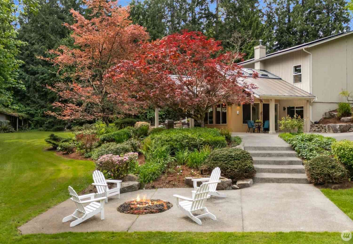 Homes For Sale - 25119 NE 18th Street<br/> Sammamish, WA 98074