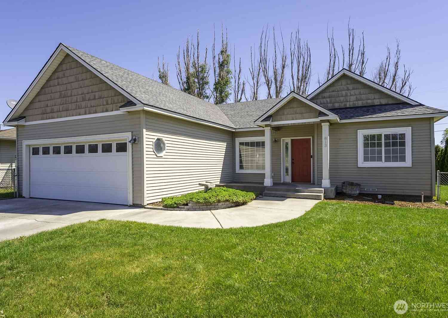 Homes For Sale - 813 NW Sunburst Court<br/> Grant County, Moses Lake, WA 98837